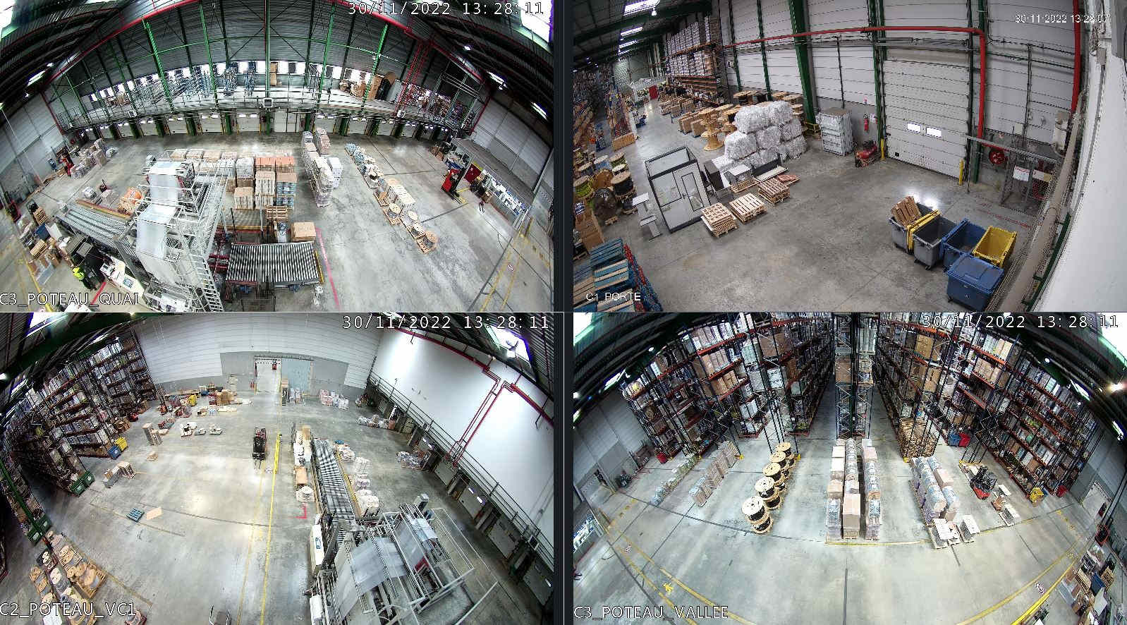 vue de 4 caméras à l'intérieur d'un entrepôt